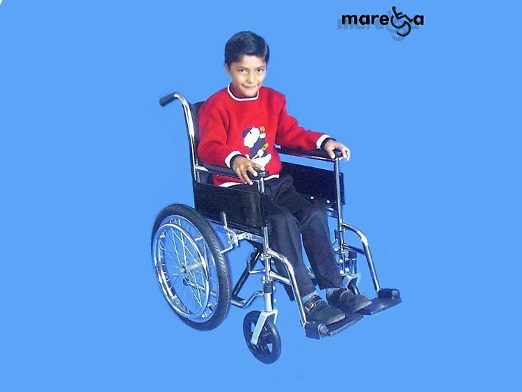Silla de ruedas infantil, pedal abatible con extensión