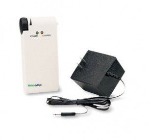 Fuente de poder portátil para oftalmo binocular