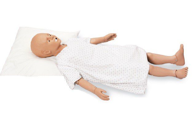 Simulador de cuidados pediatricos de 5 años