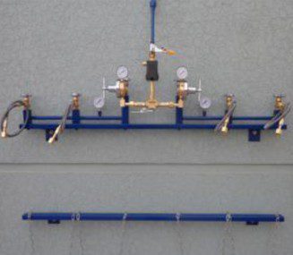 Manifold de 2x2 con regulador de alta presión e interruptor de presión para alarma