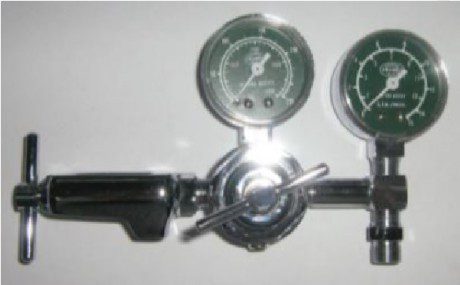 Regulador piccolo con fluomanómetro y yugo